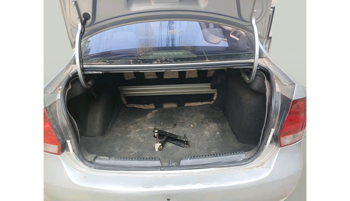 2011 Volkswagen Vento HIGHLINE 1.6 MPI, Petrol, Manual, 63,879 km, exterior