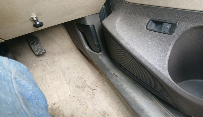 2011 Volkswagen Vento HIGHLINE 1.6 MPI, Petrol, Manual, 63,879 km, interior