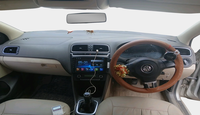 2011 Volkswagen Vento HIGHLINE 1.6 MPI, Petrol, Manual, 63,879 km, interior