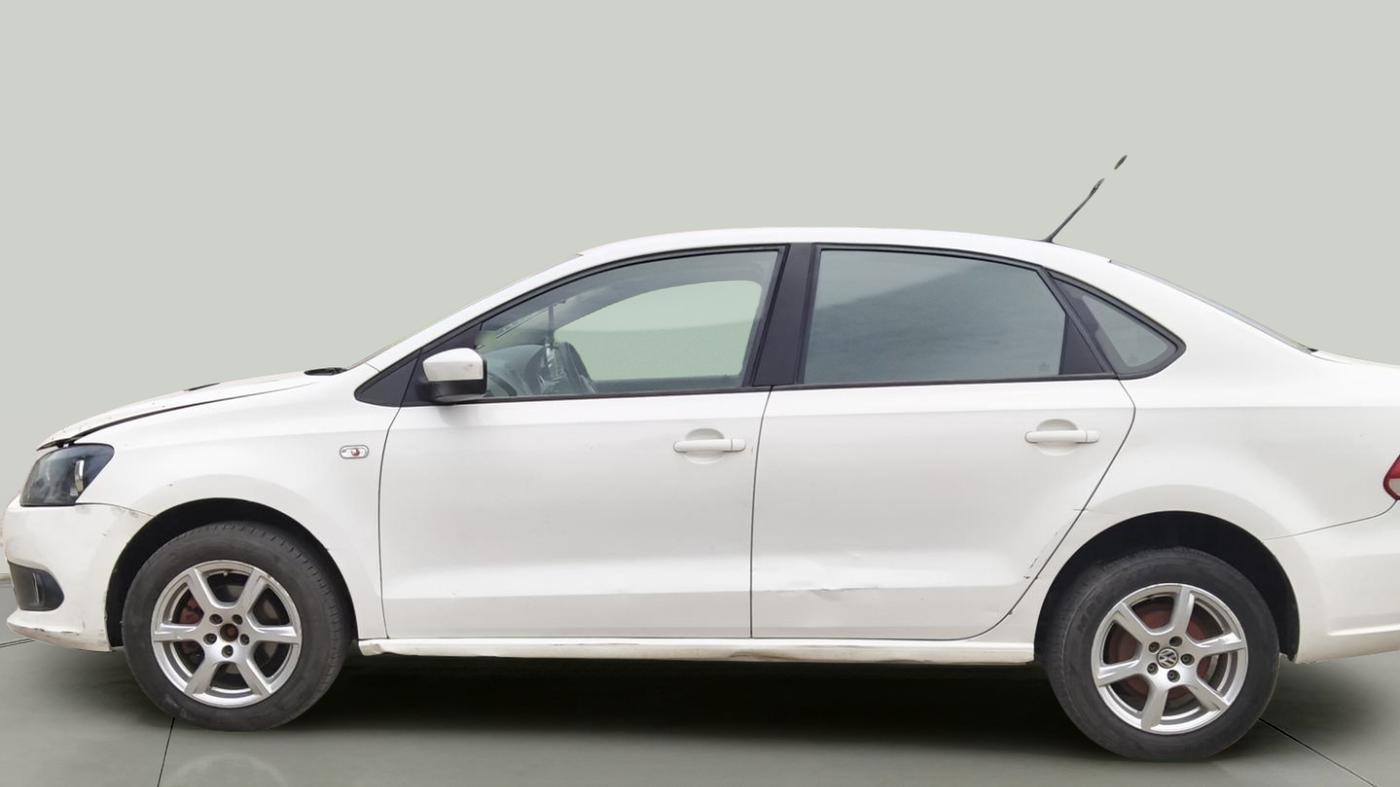 2013 Volkswagen Vento HIGHLINE 1.6 MPI, Petrol, Manual, 1,00,760 km, exterior