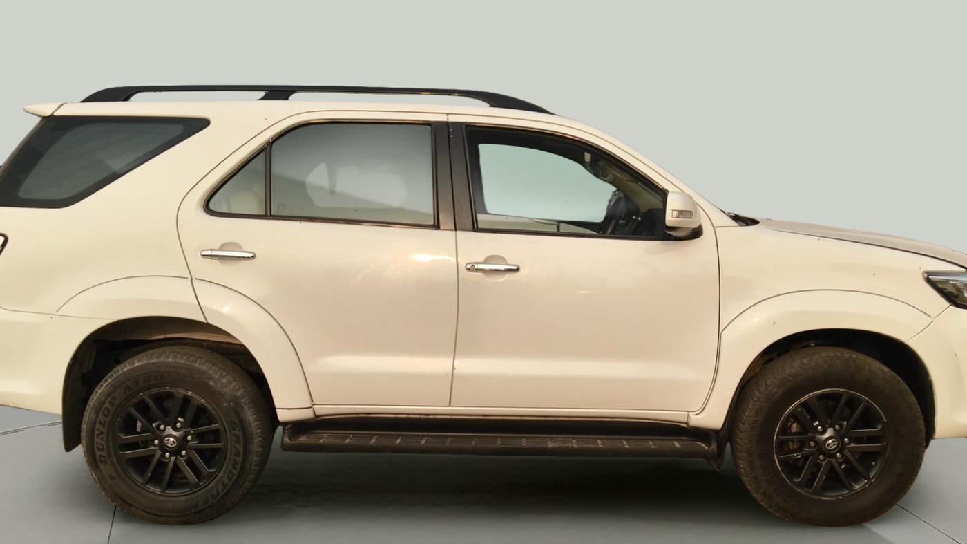 2015 Toyota Fortuner 3.0 4X2 MT, Diesel, Manual, 1,72,000 km, exterior
