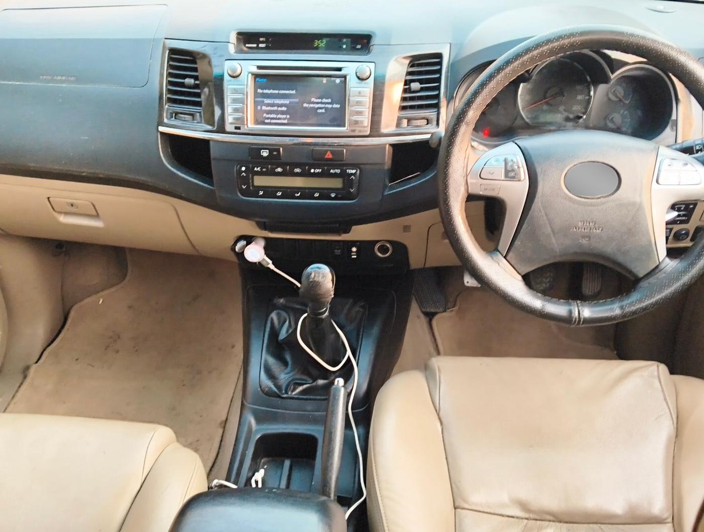 2015 Toyota Fortuner 3.0 4X2 MT, Diesel, Manual, 1,72,000 km, interior