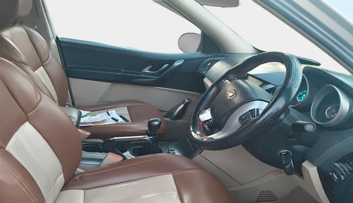 2016 Mahindra XUV500 W6, Diesel, Manual, 1,16,525 km, interior