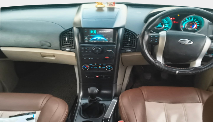 2016 Mahindra XUV500 W6, Diesel, Manual, 1,16,525 km, interior