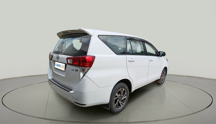 2022 Toyota Innova Crysta 2.7 GX AT 7 STR, Petrol, Automatic, 1,13,587 km, exterior