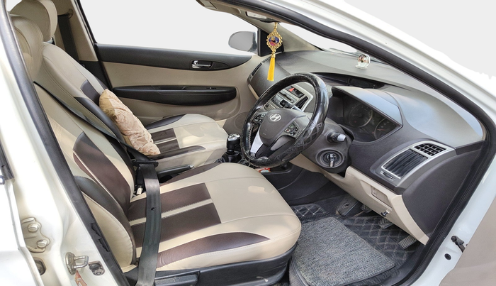 2013 Hyundai i20 SPORTZ 1.4 CRDI, Diesel, Manual, 1,05,173 km, interior