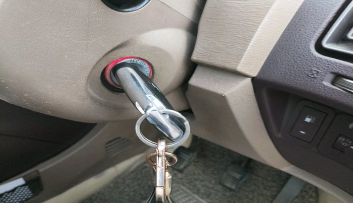 2015 Mahindra XUV500 W6, Diesel, Manual, 77,020 km, interior