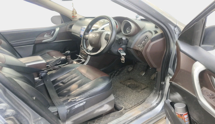 2013 Mahindra XUV500 W4, Diesel, Manual, 1,11,149 km, interior