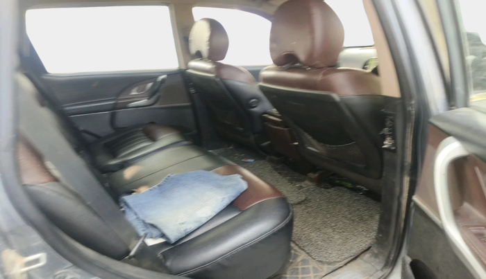 2013 Mahindra XUV500 W4, Diesel, Manual, 1,11,149 km, interior