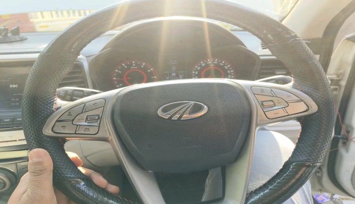 2020 Mahindra XUV300 W8 (O) 1.2 PETROL, Petrol, Manual, 87,599 km, interior