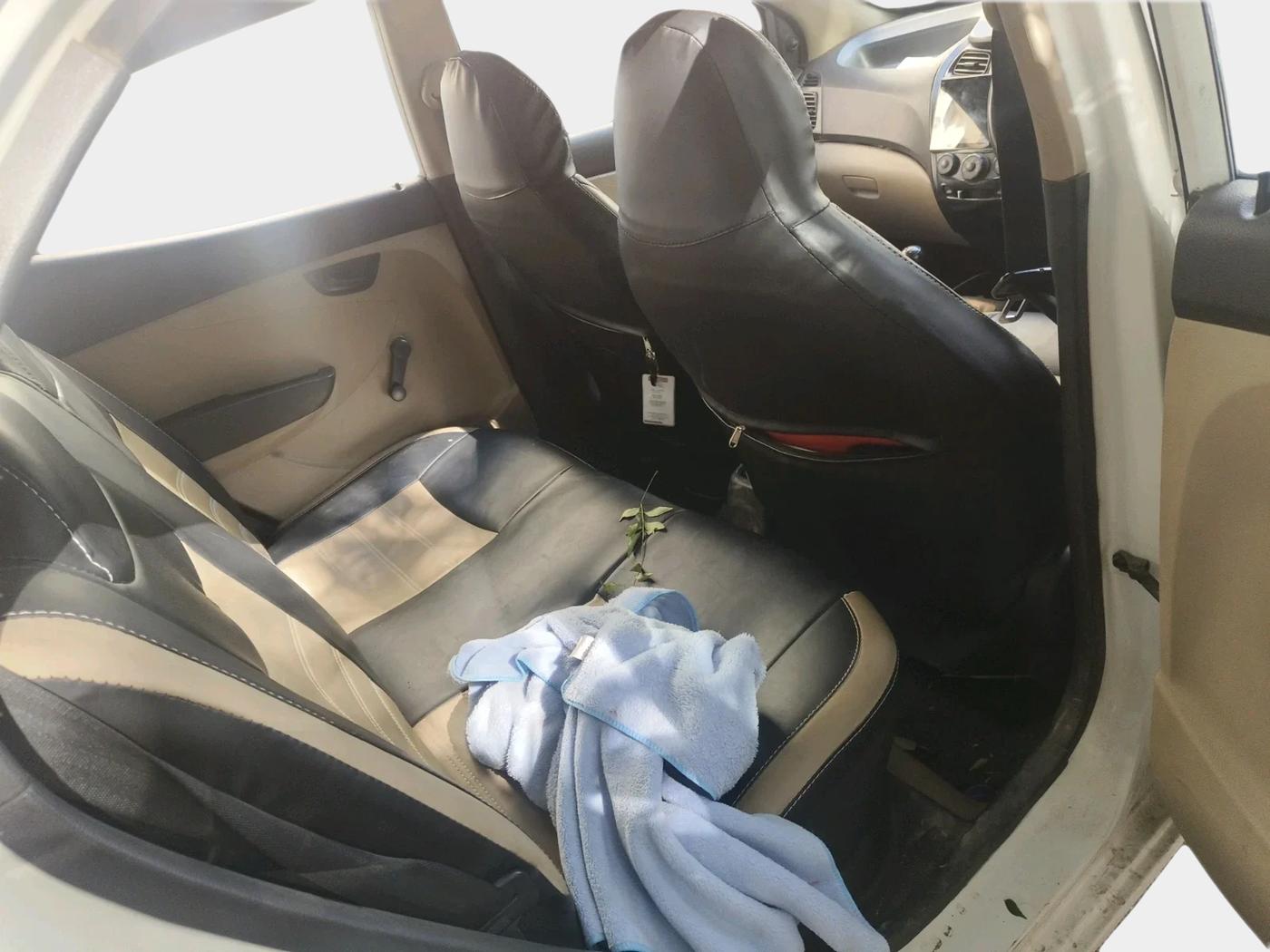 2012 Hyundai Eon MAGNA +, Petrol, Manual, 1,03,716 km, interior