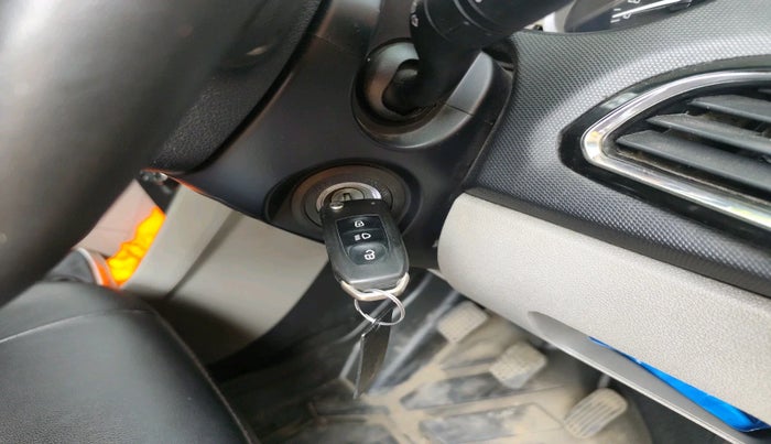 2016 Tata Tiago XZ PETROL, Petrol, Manual, 75,146 km, interior