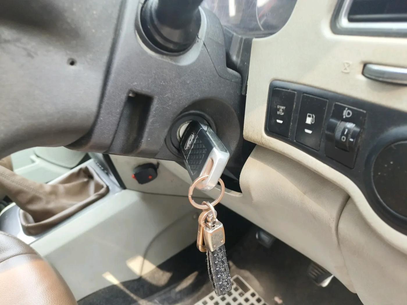 2017 Mahindra Scorpio S6 PLUS 1.99, Diesel, Manual, 66,294 km, interior