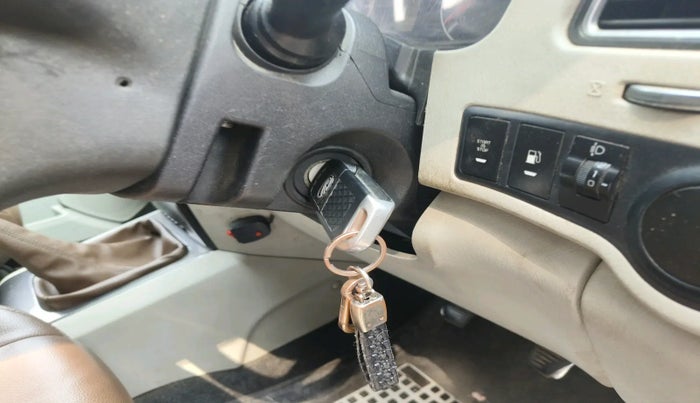 2017 Mahindra Scorpio S6 PLUS 1.99, Diesel, Manual, 66,294 km, interior