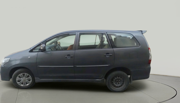 2013 Toyota Innova 2.5 GX 7 STR, Diesel, Manual, 2,19,335 km, exterior