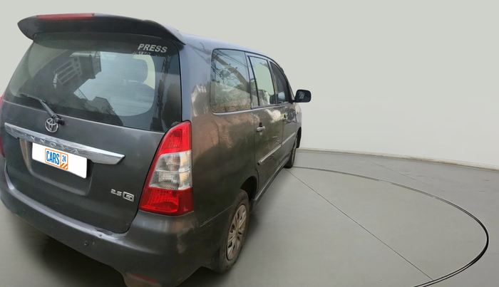 2013 Toyota Innova 2.5 GX 7 STR, Diesel, Manual, 2,19,335 km, exterior