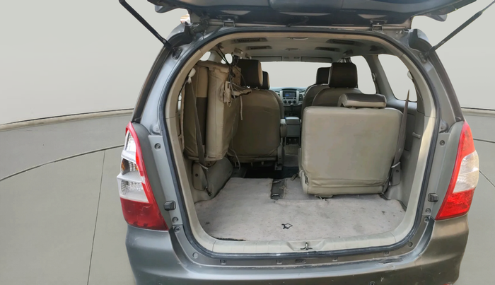 2013 Toyota Innova 2.5 GX 7 STR, Diesel, Manual, 2,19,335 km, exterior