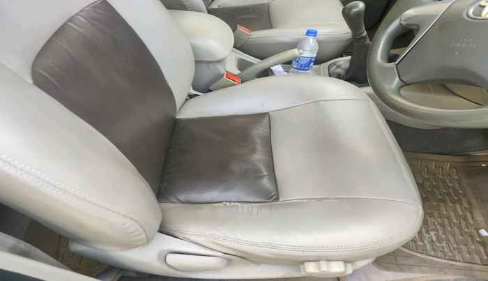2013 Toyota Innova 2.5 GX 7 STR, Diesel, Manual, 2,19,335 km, interior
