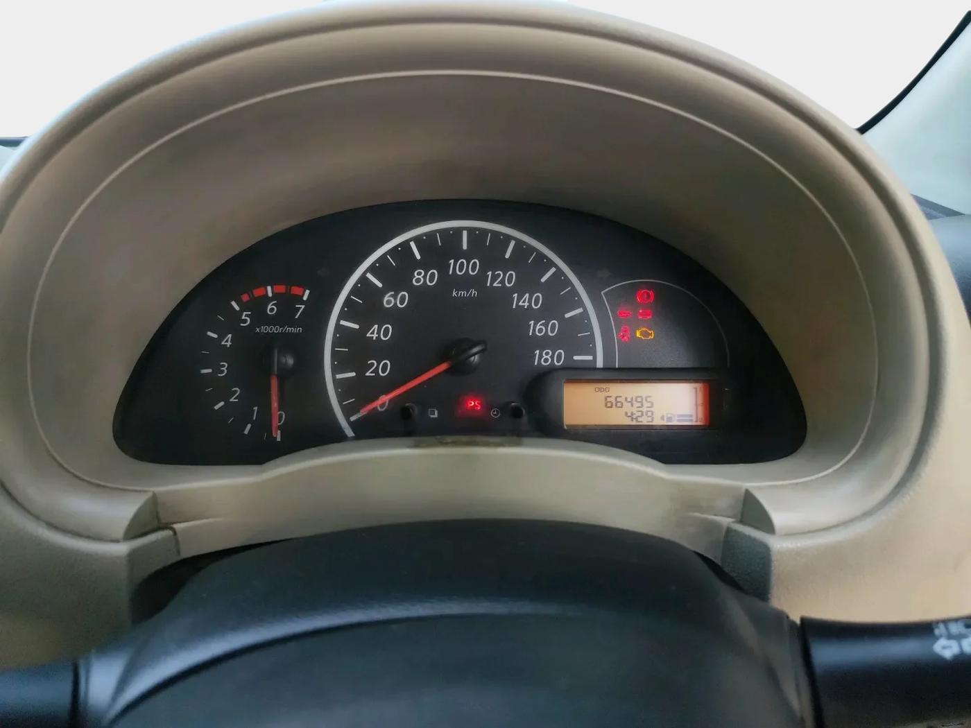 2014 Nissan Micra Active XV, Petrol, Manual, 66,800 km, interior