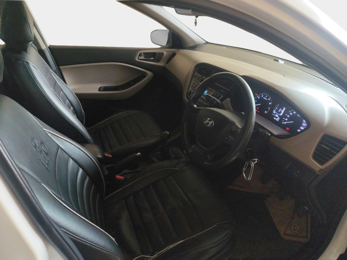 2015 Hyundai Elite i20 MAGNA 1.2, Petrol, Manual, 1,57,302 km, interior
