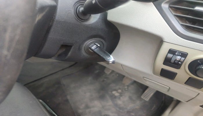 2016 Mahindra Kuv100 K6 6 STR, Petrol, Manual, 62,940 km, interior