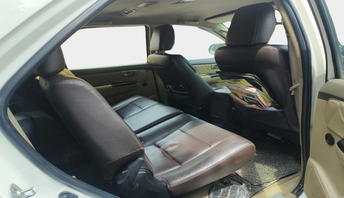 2013 Toyota Fortuner 3.0 4X2 AT, Diesel, Automatic, 1,26,807 km, interior
