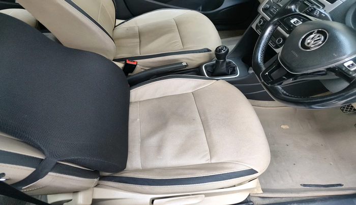 2015 Volkswagen Polo HIGHLINE1.2L, Petrol, Manual, 1,36,717 km, interior