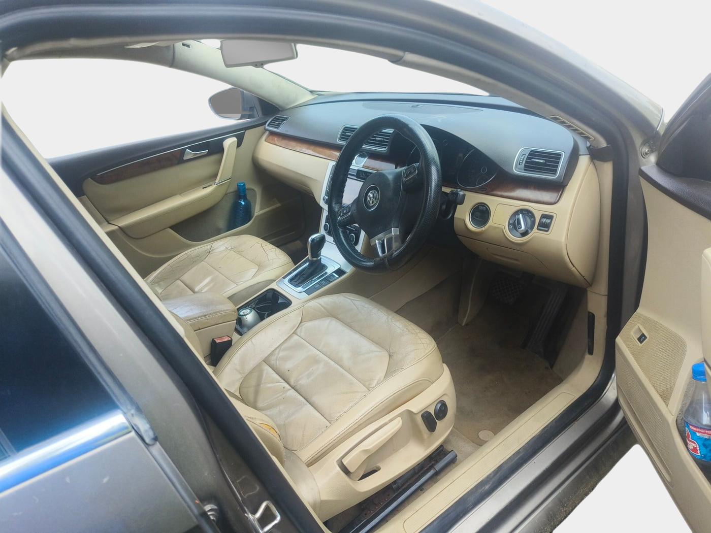 2011 Volkswagen Passat COMFORTLINE DSG, Diesel, Automatic, 1,52,610 km, interior