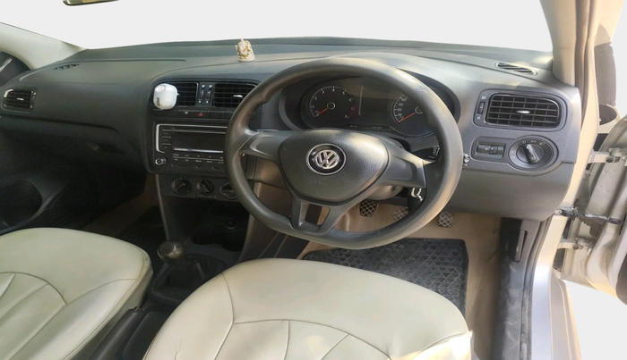 2016 Volkswagen Polo COMFORTLINE 1.2L, Petrol, Manual, 73,356 km, interior