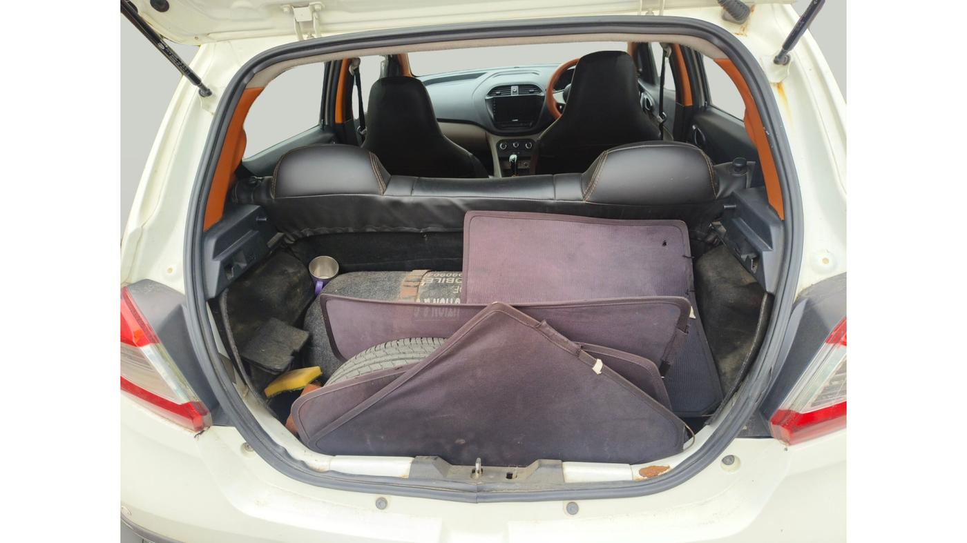 2017 Tata Tiago XE PETROL, Petrol, Manual, 84,880 km, exterior