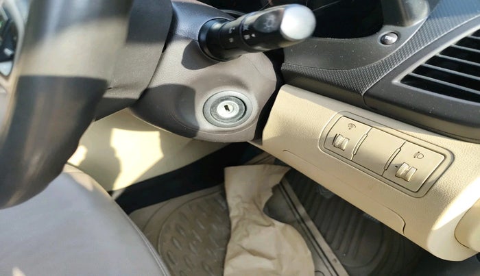 2013 Hyundai Verna FLUIDIC 1.6 VTVT SX, Petrol, Manual, 79,761 km, interior