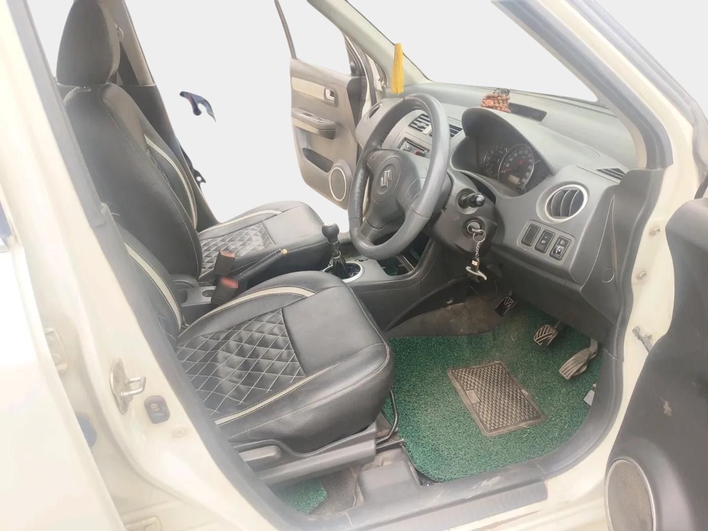 2010 Maruti Swift VXI, Petrol, Manual, 1,00,000 km, interior