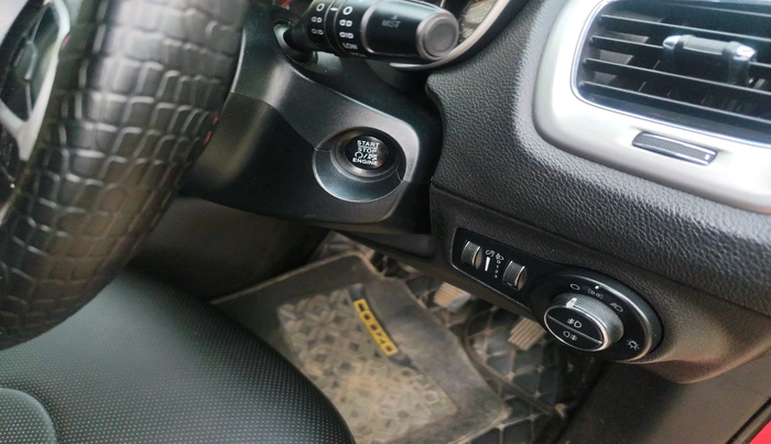 2017 Jeep Compass LONGITUDE 2.0 DIESEL, Diesel, Manual, 1,37,256 km, interior