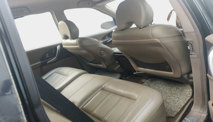 2012 Mahindra XUV500 W8 AWD, Diesel, Manual, 1,27,246 km, interior
