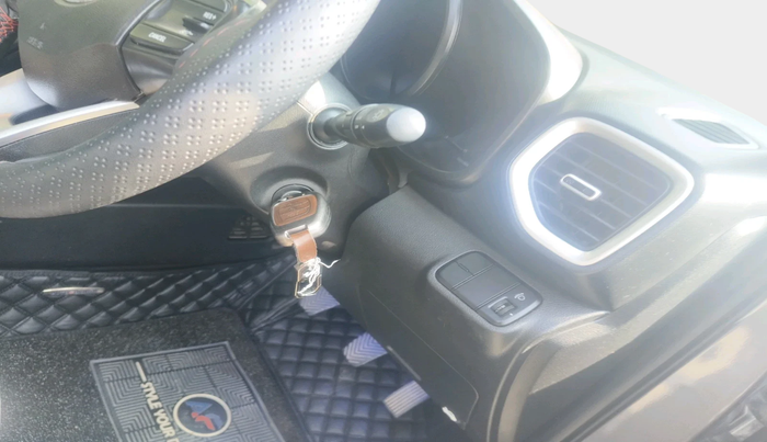 2019 Hyundai VENUE SX 1.0 TURBO, Petrol, Manual, 71,275 km, interior