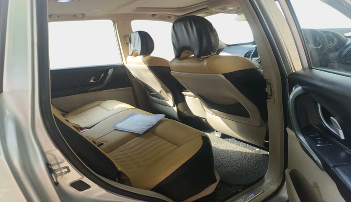 2016 Mahindra XUV500 W10 1.99, Diesel, Manual, 78,325 km, interior