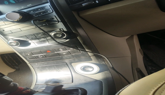 2016 Mahindra XUV500 W10 1.99, Diesel, Manual, 78,325 km, interior