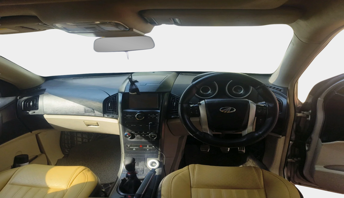 2016 Mahindra XUV500 W10 1.99, Diesel, Manual, 78,325 km, interior