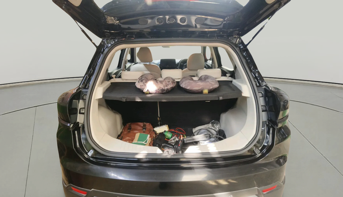 2025 Mahindra XUV400 EL Pro 34.5 KWH, Electric, Automatic, 15,642 km, exterior