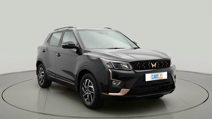 2025 Mahindra XUV400 EL Pro 34.5 KWH, Electric, Automatic, 20,000 km, exterior
