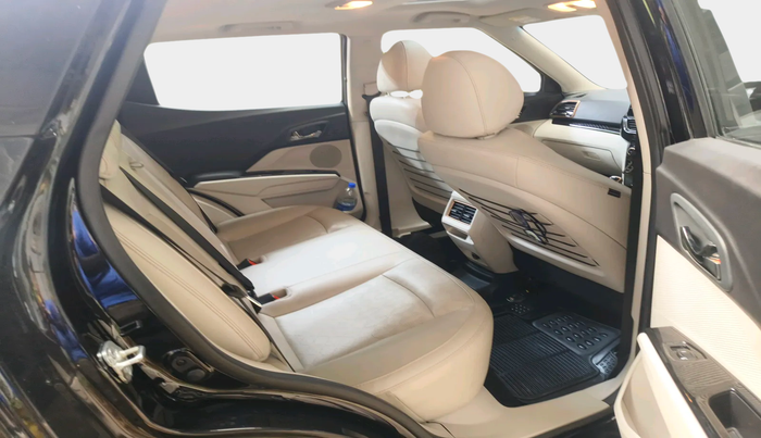 2025 Mahindra XUV400 EL Pro 34.5 KWH, Electric, Automatic, 15,642 km, interior