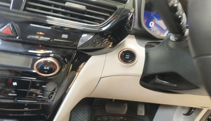 2025 Mahindra XUV400 EL Pro 34.5 KWH, Electric, Automatic, 15,642 km, interior