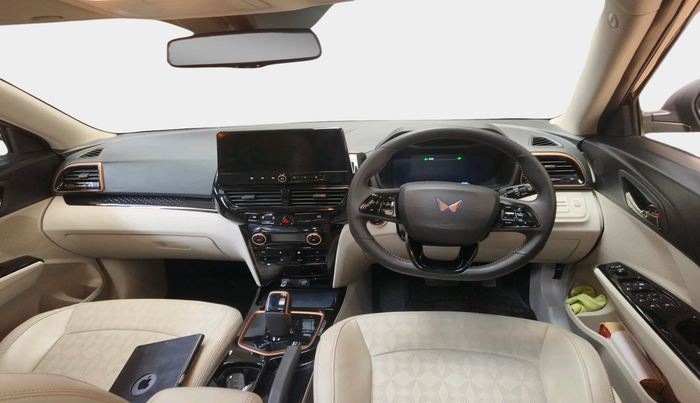 2025 Mahindra XUV400 EL Pro 34.5 KWH, Electric, Automatic, 15,642 km, interior