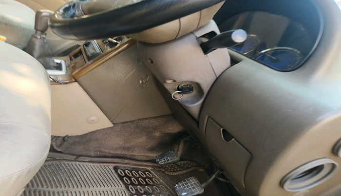 2010 Tata Safari 4X2 EX DICOR, Diesel, Manual, 1,04,654 km, interior