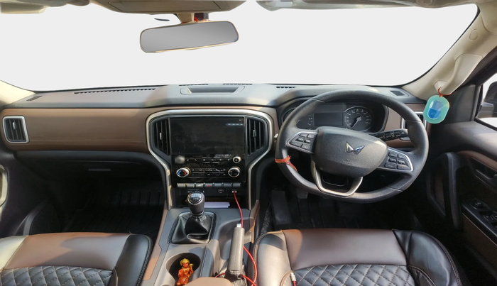 2023 Mahindra SCORPIO-N Z4 PETROL MT 7 STR, Petrol, Manual, 24,458 km, interior