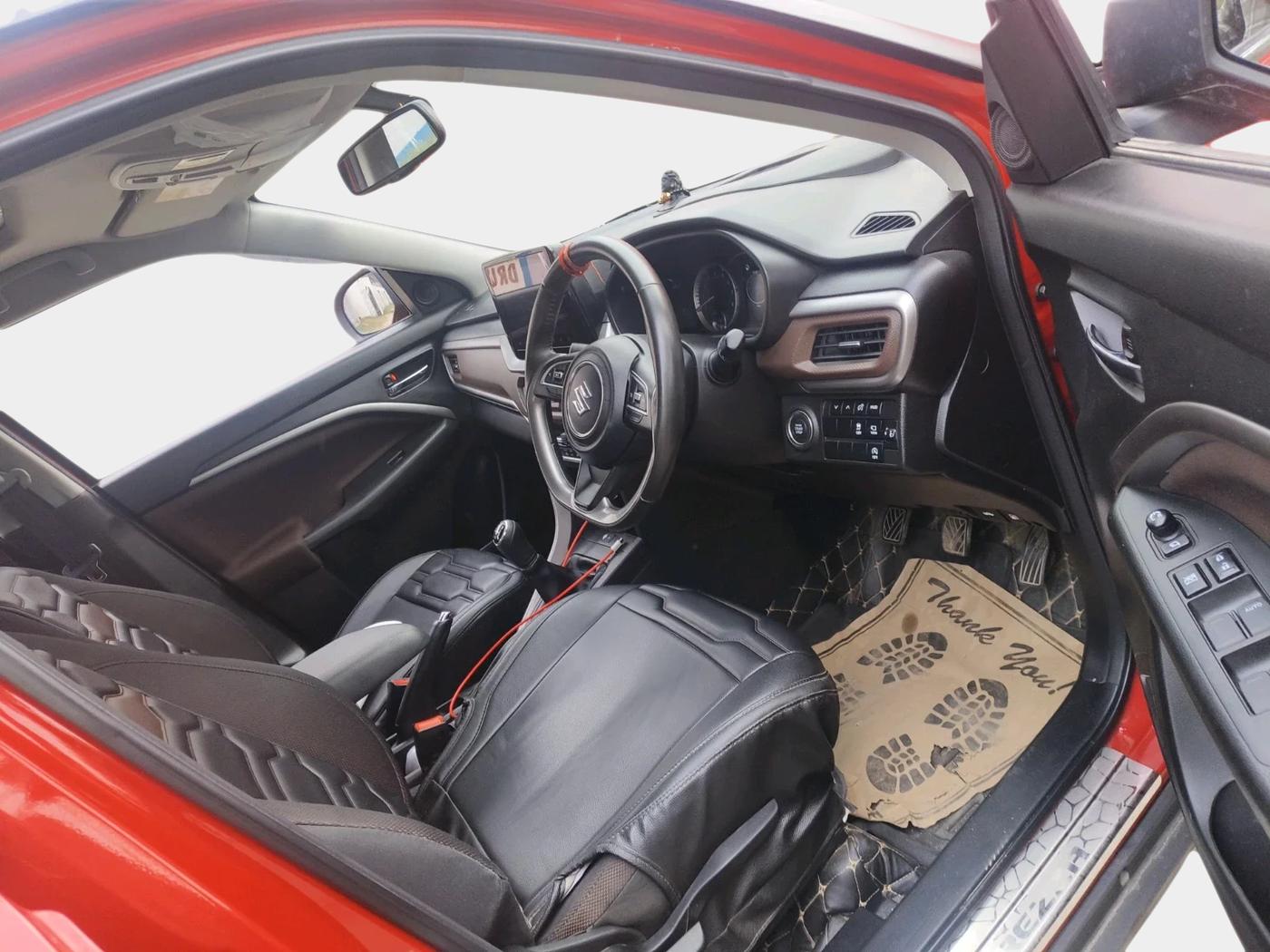 2022 Maruti BREZZA ZXI + SMART HYBRID, Petrol, Manual, 17,040 km, interior