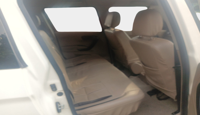 2019 Mahindra TUV300 T4 PLUS, Diesel, Manual, 1,05,459 km, interior