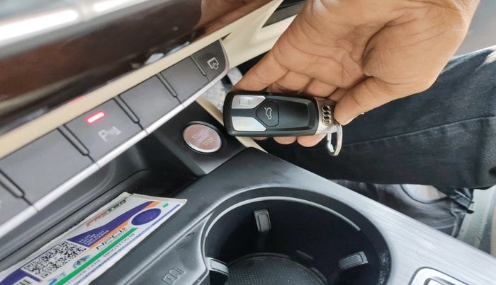 2017 Audi A4 35 TDI Technology, Diesel, Automatic, 1,25,062 km, interior