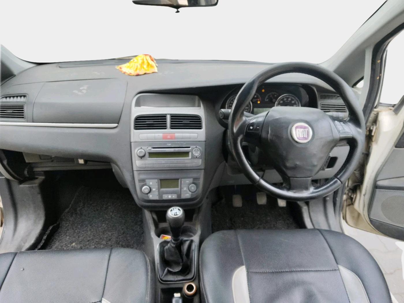 2010 Fiat Grand Punto EMOTION 1.3, Diesel, Manual, 1,26,006 km, interior