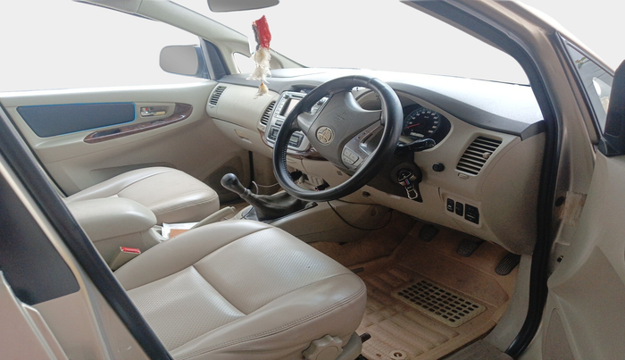 2014 Toyota Innova 2.5 VX 7 STR, Diesel, Manual, 1,50,397 km, interior